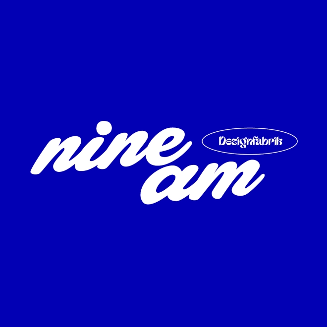 nineam Logo mit blauem Hintergrund